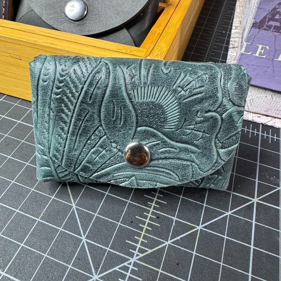 Leather card wallet double stack business card holder -embossed floral sage - Picture 4 of 12